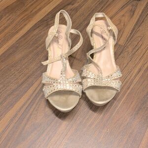 DeBlossom Collection Bronze Platform Strappy Sandal Heels Sz 6.5